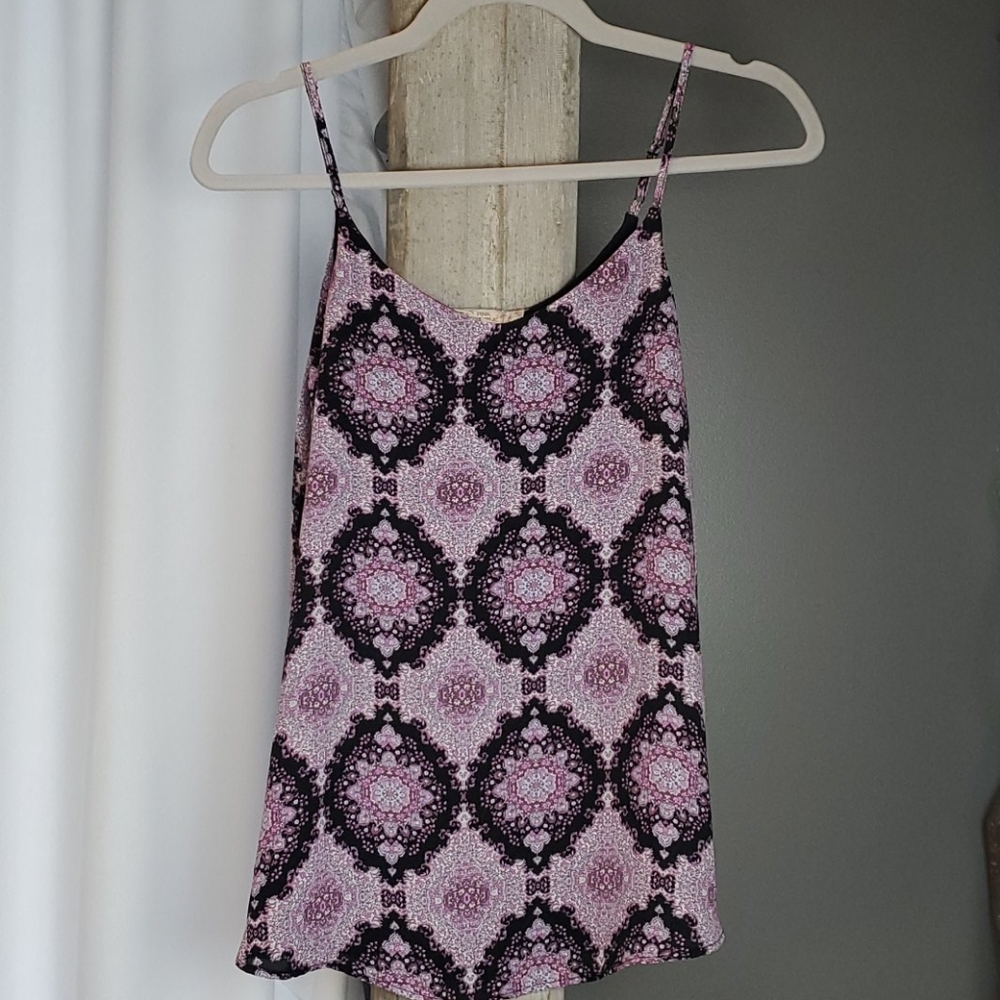 PINK REPUBLIC SLEEVELESS TOP IN SIZE SMALL